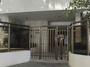 Fachada do prédio do cineasta Eduardo Coutinho na Rua Lineu de Paula Machado, 826, no Jardim Botânico (Foto: Bia Guedes / Parceira / Agência O Globo)
