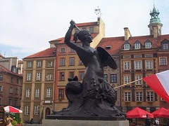 Sebuah Statue di Market Square, Warsaw, Poland
