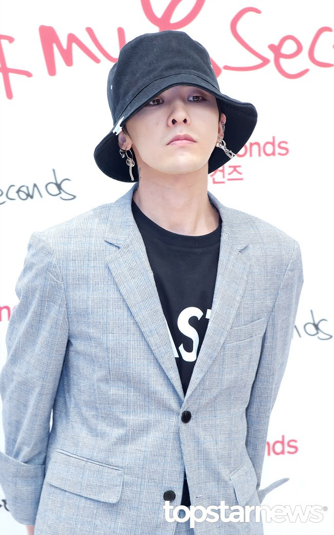  toàn bộ đường phố người hâm mộ biển giảm G-Dragon tham dự để xem sự kiện hiếm - ảnh 9. "title =" street furniture bằng tay từ gorgonian G-Dragon tham dự để xem sự kiện hiếm - ảnh 9. "rel =" lightbox "PHOTOID = "367992a0-2e83-11e7-B 630 eb19d879ac9b "type =" "style =" ảnh max-width: 100%; "Dữ liệu ban đầu =" http://ift.tt/2pAJfA4 "width =" "height =" "> </div> <div class=