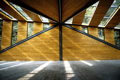 Tianmen Mountain Restaurant by Liu Chongxiao