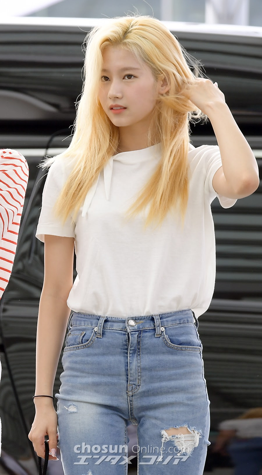 フォト Twice 8人の魅力あふれる多彩な空港ファッション Chosun Online 朝鮮日報