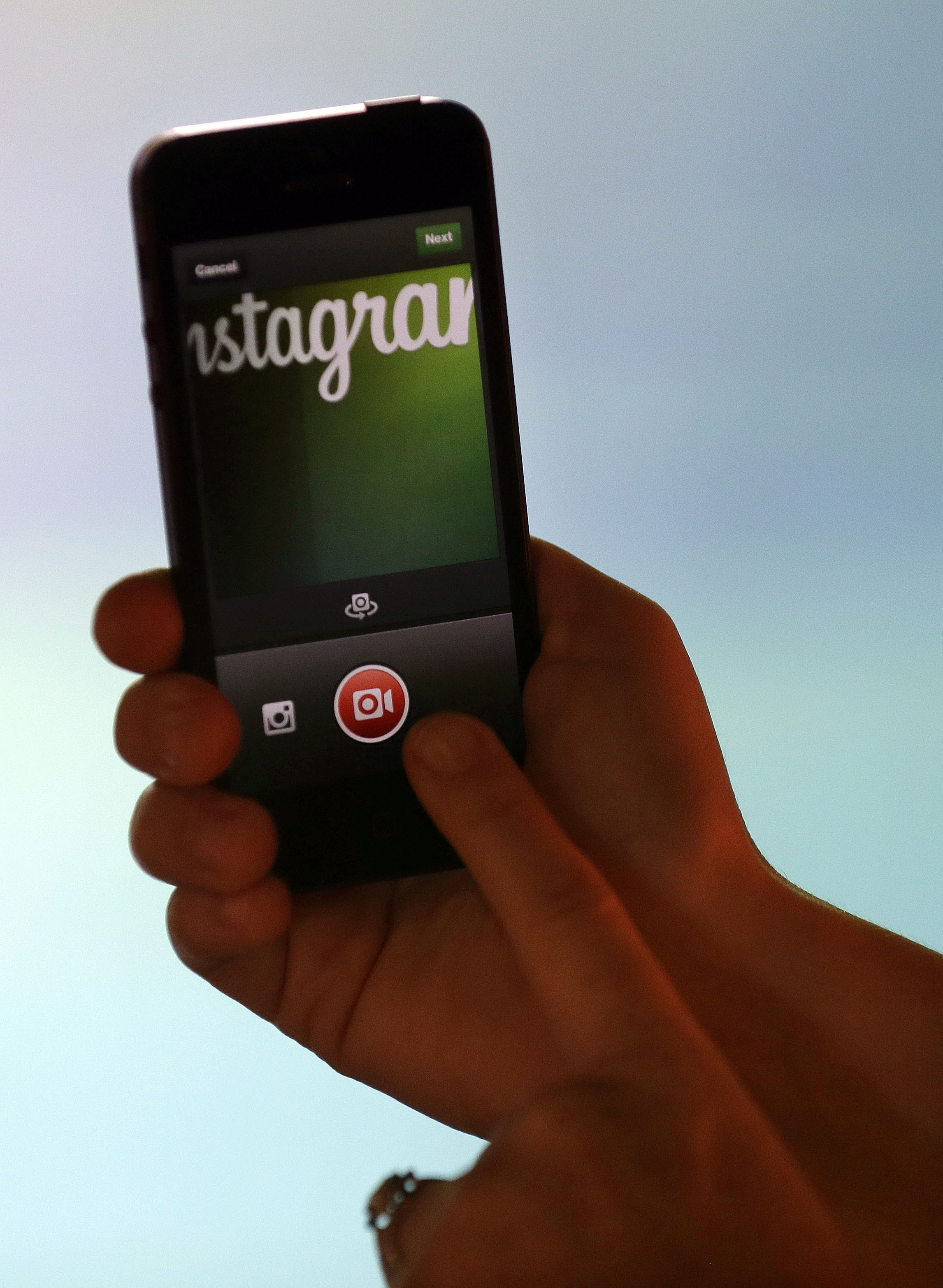 Instagram grava e exibe vídeos no seu feed de fotos (Foto: AP)