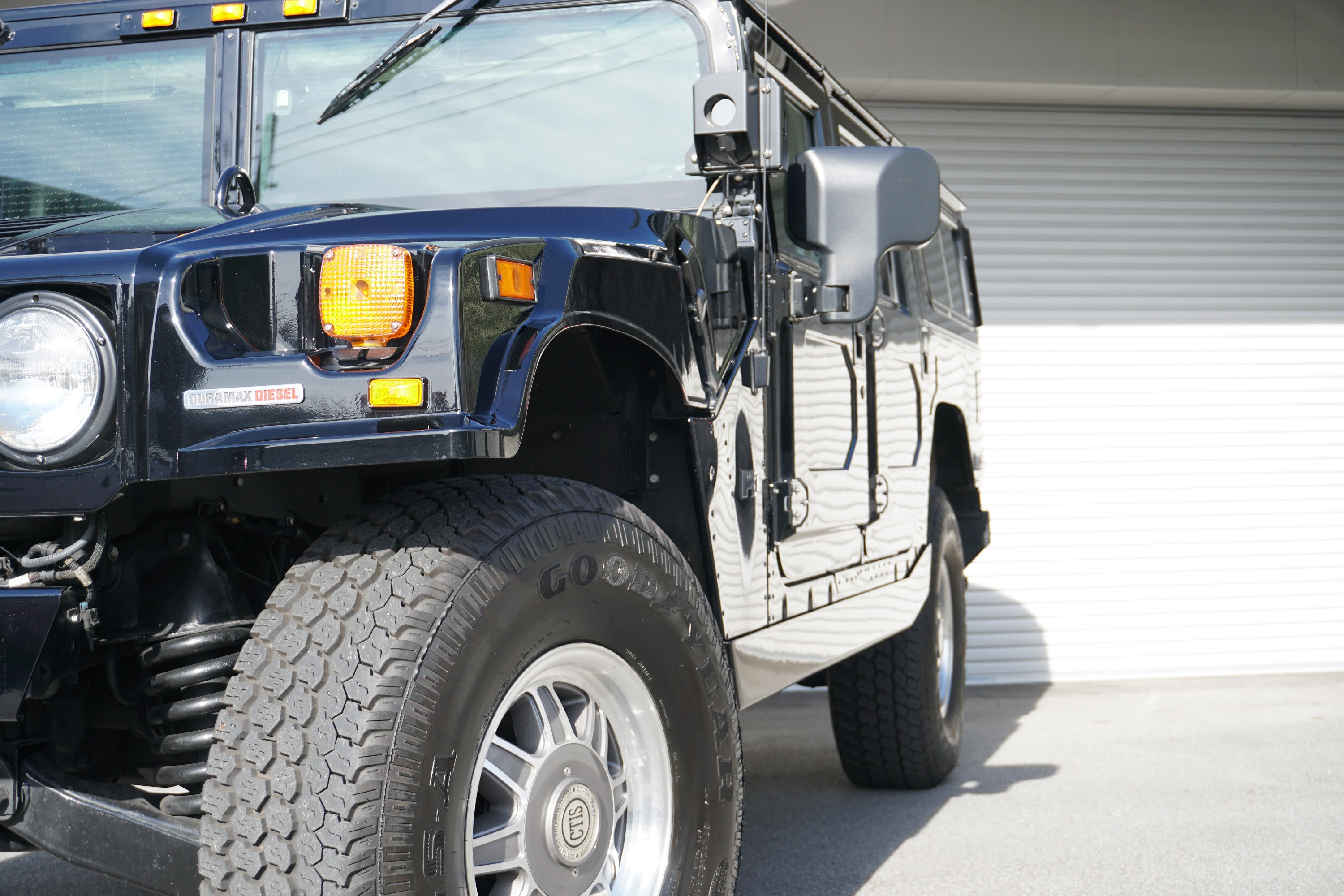 ハマーh1 Alpha 走行車両 大阪府摂津市のアメ車専門店hi Five Garageは新車や中古車 ビンテージカー 各種パーツ 代行輸入まで充実のサービス体制を取り揃えております