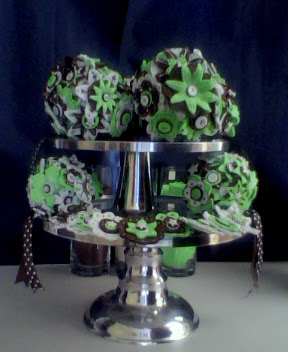 Felt and Button Bouquet; A Complete How To :  wedding bouquet bridesmaid bridesmaids brown diy green ivory white Finished