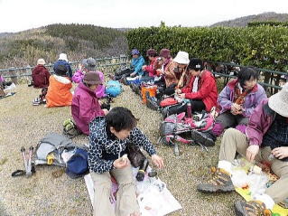 会山行紀行文 19年 3 27 水 晴れ 長岡わしま里山歩き 参加者 紀行文 2128 Y M ｎｏ T7 グレード D 53名 俳句 557 T K 担当リーダー 52 M T 男性16名 女性37名 写真 1866s T 51s T コースタイム 新潟駅南口 7 40 巻潟東