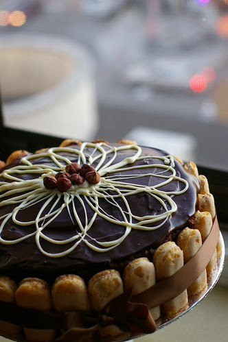 Fresh from the Oven: How to decorate Chocolate Cake for dinner party