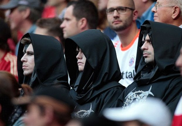 333342 heroa So Scary! After appearing at Bayern on Saturday, 11 men dressed in identical black robes turn up at Chelsea [Pictures]