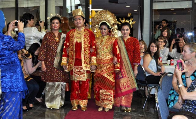 Pernikahan Adat Minang di Houston