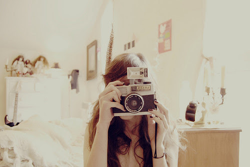 Preciso matar essa saudade de uma forma que suas fotografias e lembranças não conseguem mais.