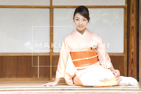 縁側で佇む和服女性 Af Jpg 写真素材