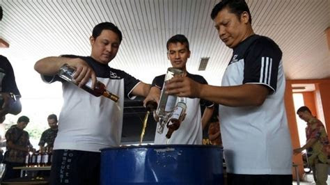 bea cukai bandara soekarno hatta musnahkah minuman keras