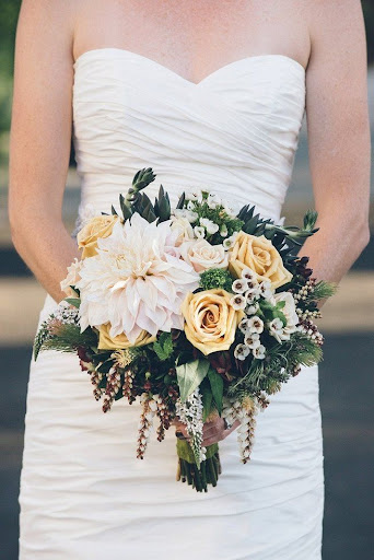 Country Elegant Wedding Bouquets. / 52 Simple Rustic Winter Wedding Bouquet Ideas (With images ... : Bridesmaid bouquets wedding bouquets wedding dresses long sleeve gown bridal updo country club wedding mod wedding outdoor ceremony beautiful.