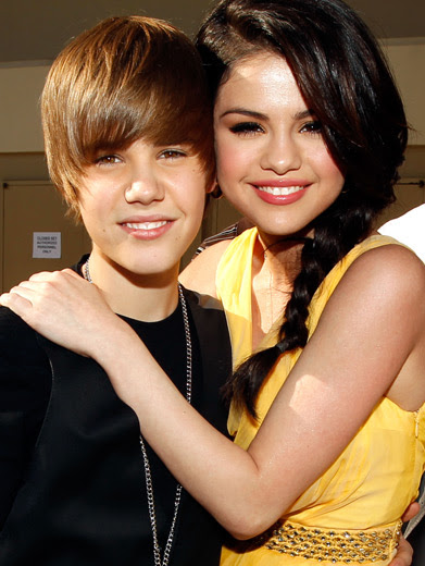 wallpaper Selena Gomez justin selena gomez justin bieber beach pics. wallpaper Selena Gomez justin