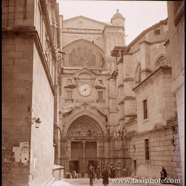 Catedral (Puerta del Reloj) en los años 20. Fotografía de José Villar Martelo