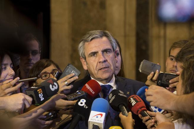 Las conversaciones filtradas puede costarle el cargo a De Alfonso