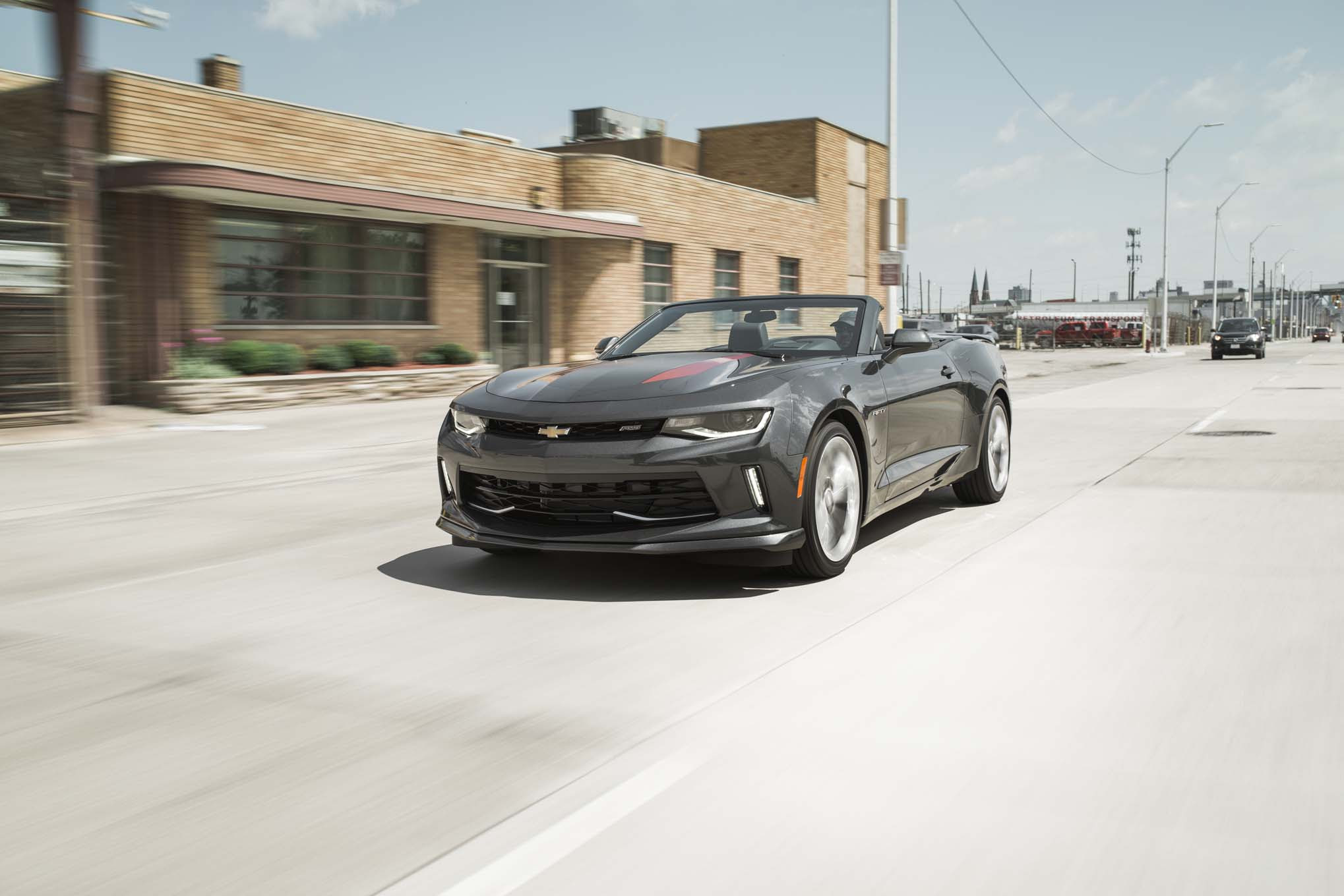 2017 Chevrolet Camaro 50th Anniversary front three quarter in motion 05 1
