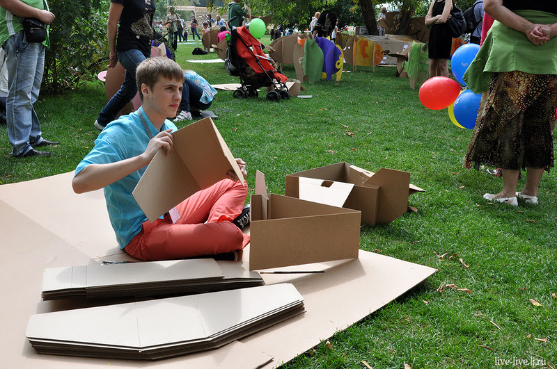 Cardboard city_038