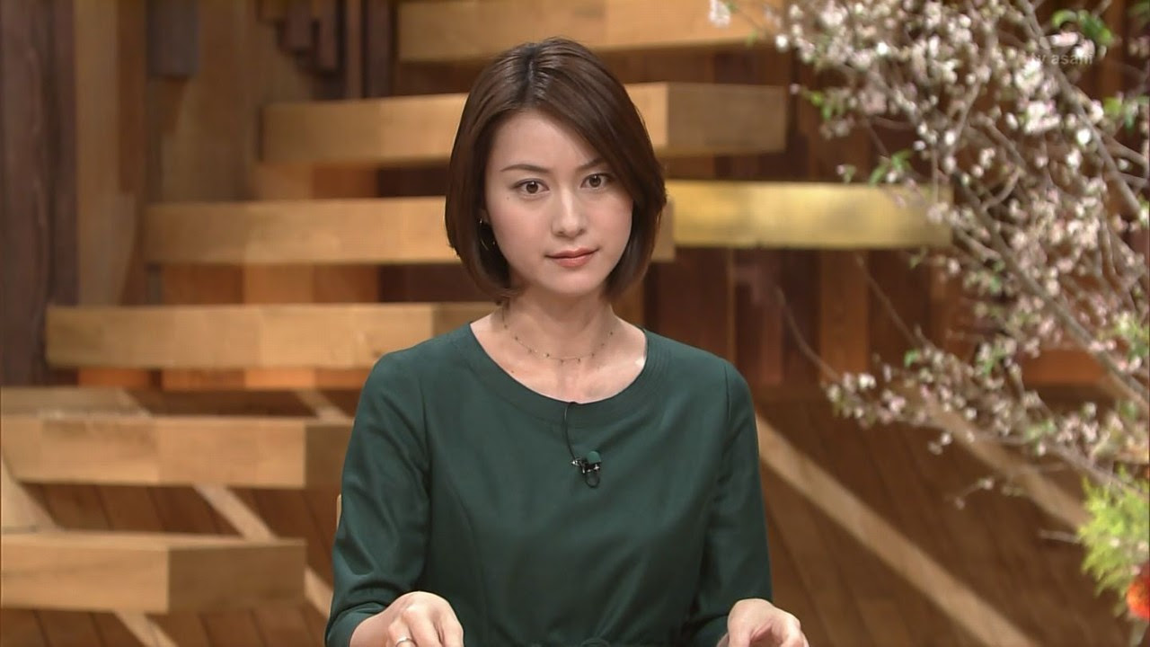 ロックな衣装のテレ朝 小川アナ