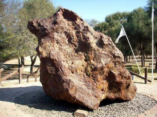 Historia del Meson de Fierro El Meteorito Caído en Chaco