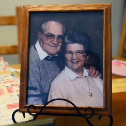 Couple married 67 years dies holding hands