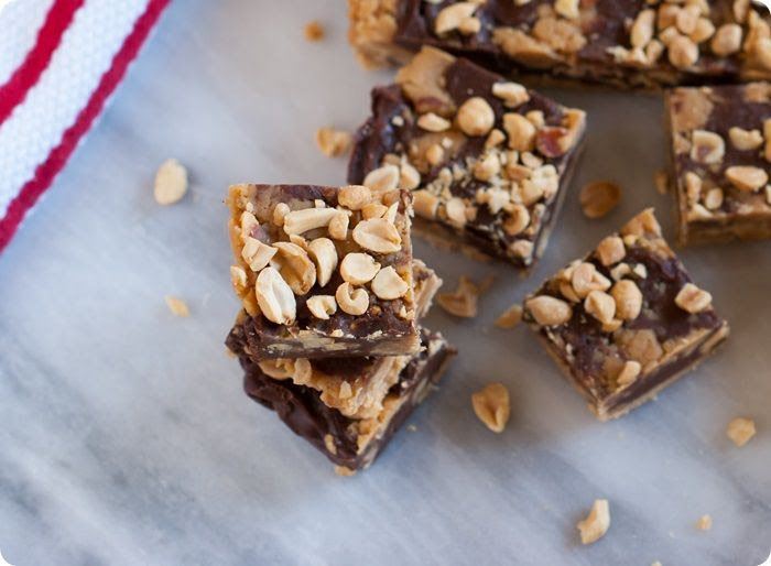 easy peanut butter chocolate fudge from @bakeat350