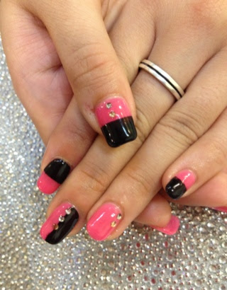 ピンクと黒で派手かわネイル Salon D S Salon D S のネイル ネイルクルー