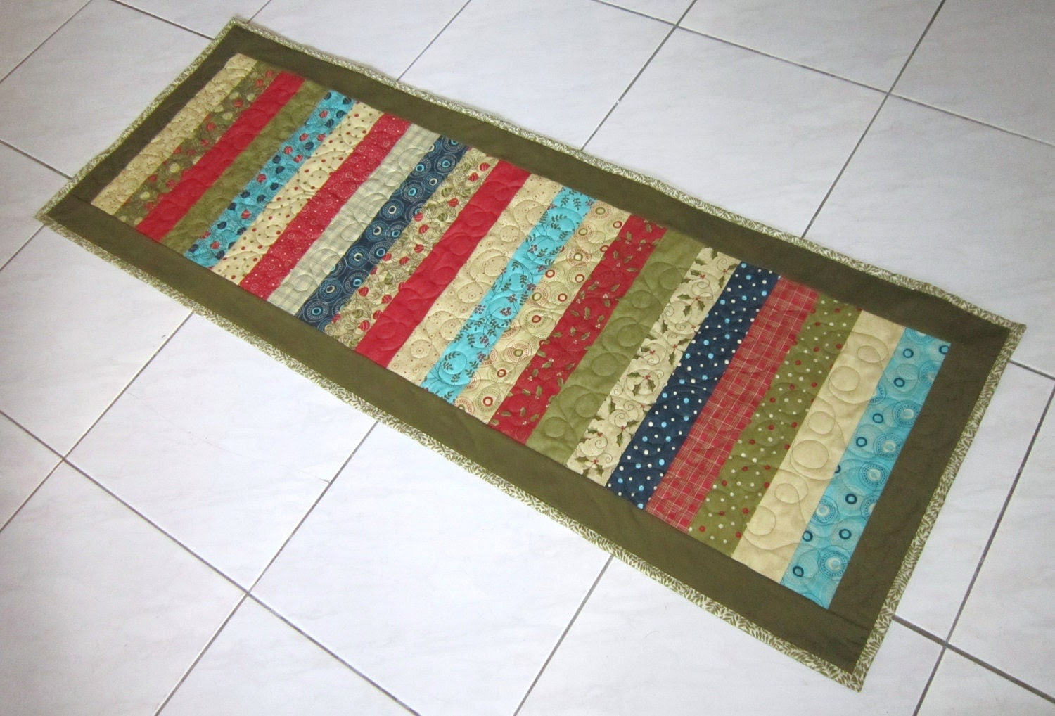 Christmas Table Runner Modern Quilted Decoration by diningout