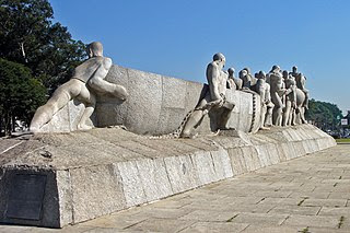http://upload.wikimedia.org/wikipedia/commons/thumb/8/8c/Sao_Paulo_Edo_15_Jul_06_26.JPG/320px-Sao_Paulo_Edo_15_Jul_06_26.JPG