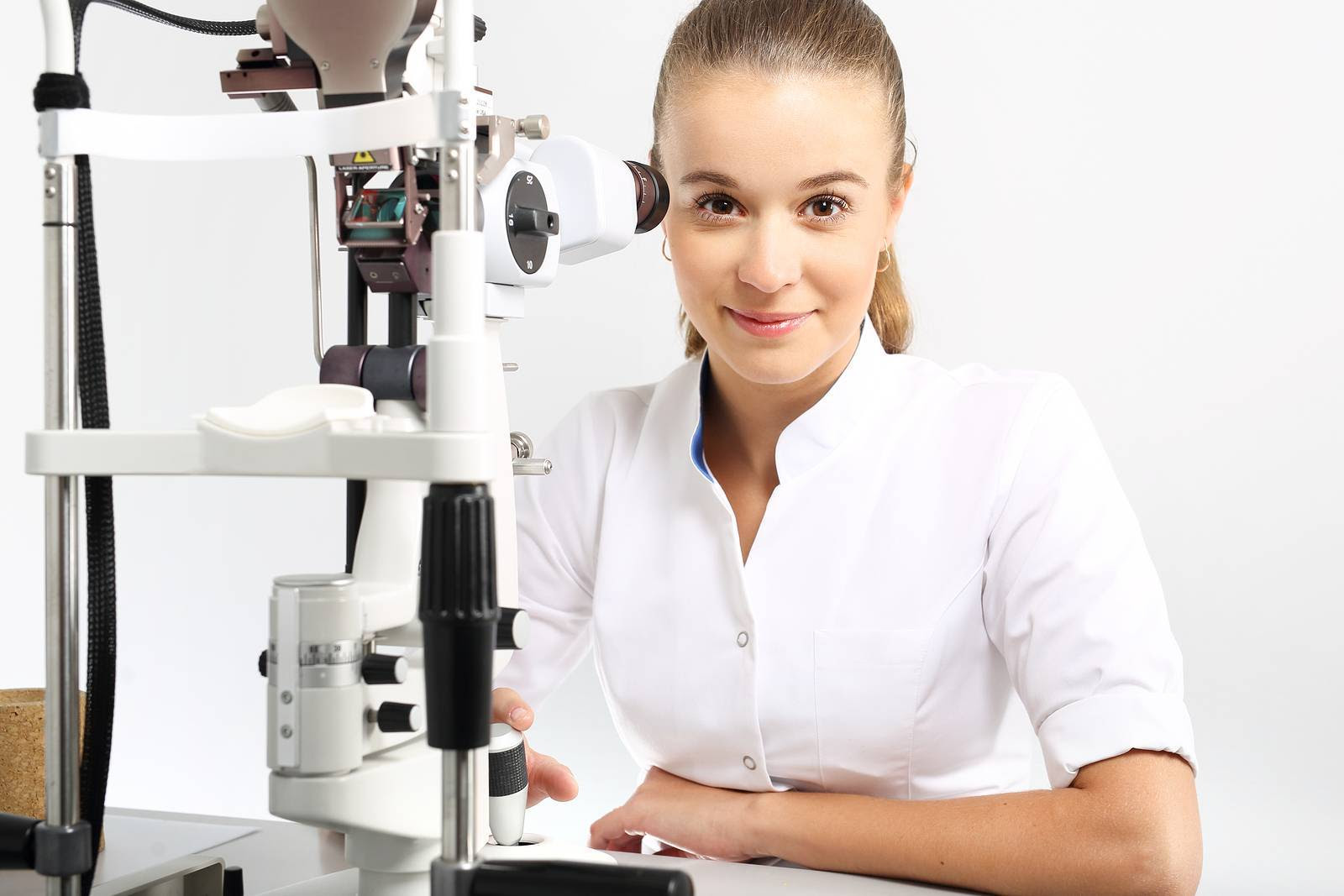 Optometrist: Ophthalmologist