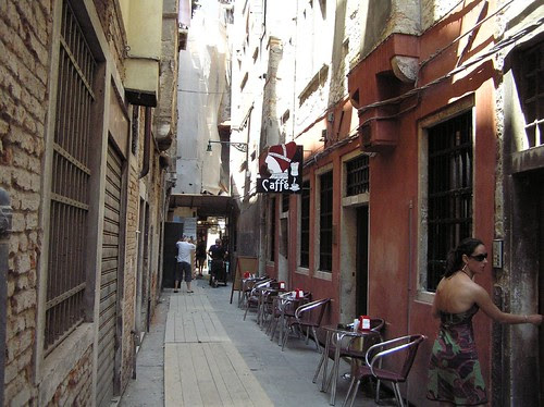 Unassuming exterior, Caffe del Doge, Rialto