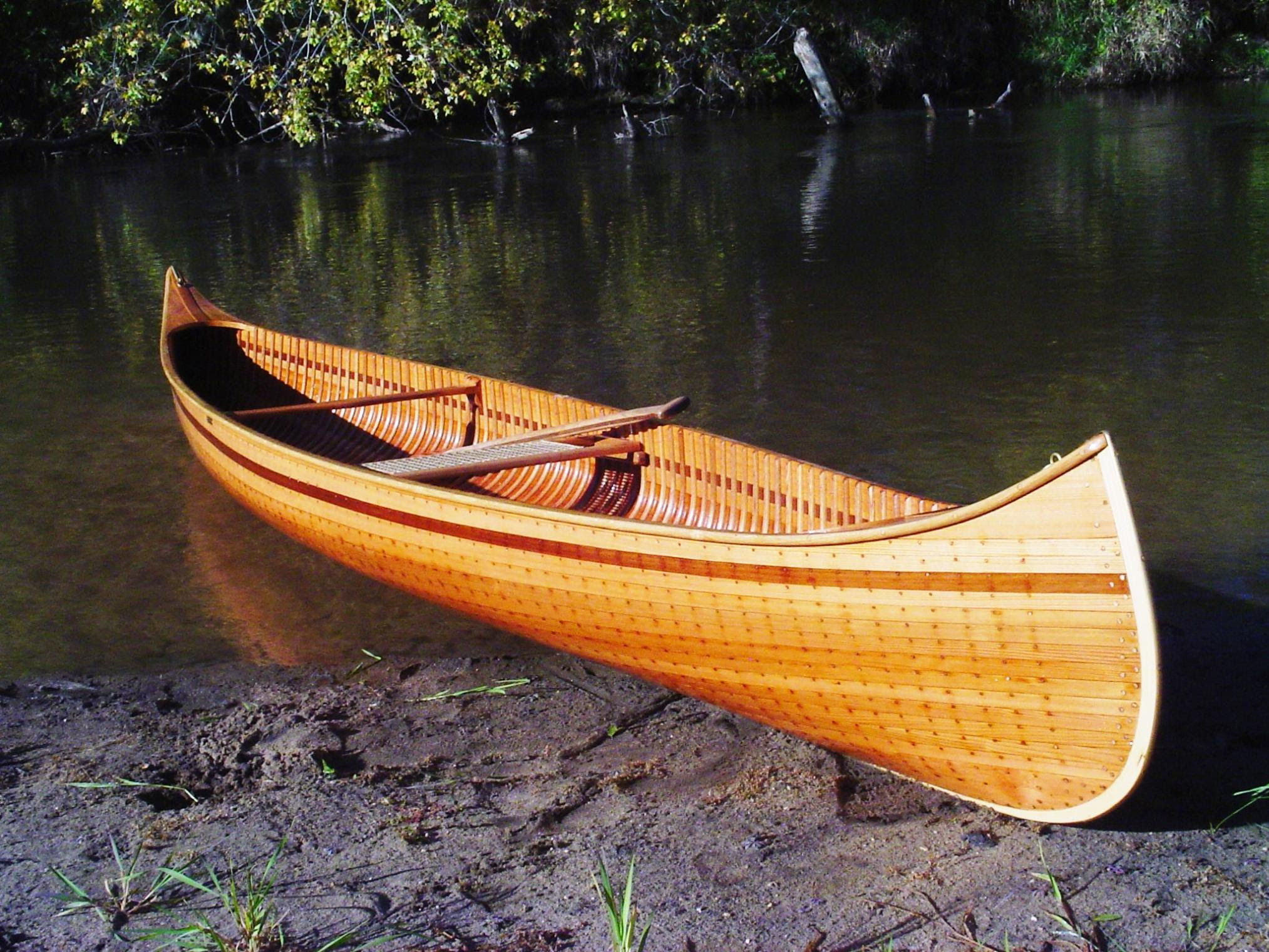 How much does a wood canoe weight ~ Alum