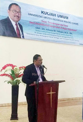 Ambon, Malukupost.com - Direktur Jenderal Pengembangan Daerah Tertentu (Dirjen PDTu) merangkap Plt. Dirjen Pembangunan Daerah tertentu (PDT), Kementrian Desa, Pembangunan Daerah Tertinggal dan Transmigrasi RI, Johozua Max Yoltuwu menggelar Kuliah umum bagi 500 mahasiswa di Universitas Kristen Indonesia Maluku (UKIM). "Saya mencoba berinteraksi dengan mahasiswa sekaligus mentransformasikan program - program kementerian desa yang berinteraksi dalam kerangka pembangunan pedesaan," kata Yoltuwu saat diwawancarai malukupost.com usai kuliah umum di Aula UKIM, Ambon, Jumat (16/6).