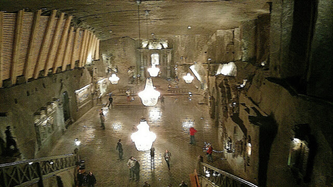 En el interior de la mina sorprende esta espectacular iglesia