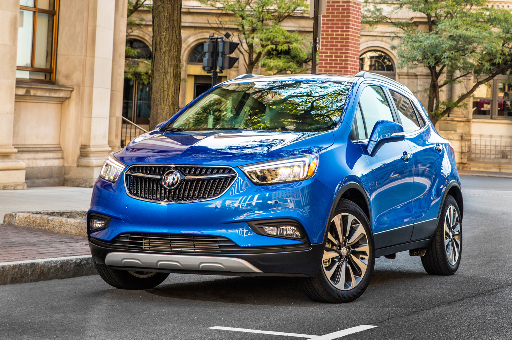 2017 Buick Encore front three quarter 02