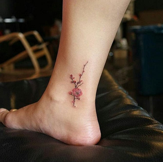 40 Adorable Itty Bitty Ankle  Tattoos  TattooBlend