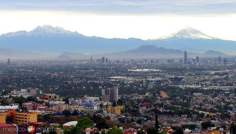 Fotos de Ciudad de México, Distrito Federal, México: Vista de los volcanes Iztaccíhuatl y Popocatépetl