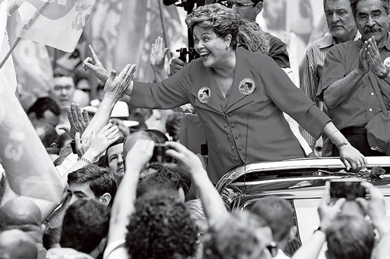 CAMPANHA Dilma Rousseff, durante a campanha eleitoral de 2014. Datas e valores (abaixo) coincidem com doações declaradas ao TSE (Foto: Alan Marques/Folhapress)