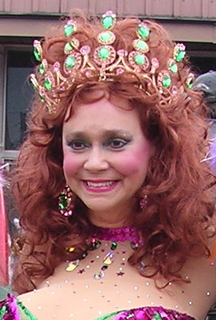 111407_jill_close_crown