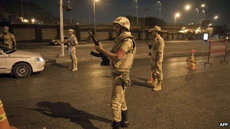 Soldiers at checkpoint in Cairo. 19 Aug 2013