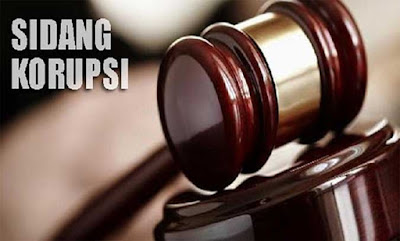 Ambon, Malukupost.com - Sidang lanjutan kasus dugaan korupsi dana studi kelayakan Bandara Arara dengan agenda pemeriksaan Endang Saptawati sebagai saksi mahkota atas terdakwa Beny Gazpers dan John Rante berjalan alot akibat saksi berbelit-belit. "Saudara saksi sejak awal persidangan sudah disumpah jadi tidak perlu mengulang dan harus berkata jujur agar tidak mempersulit diri sendiri," kata majelis hakim Tipikor pada Kantor Pengadilan Negeri Ambon yang diketuai Jimmy Wally dan didampingi Samsidar Nawawi serta Hery Leliantono selaku hakim anggota di Ambon, Maluku, Rabu (7/6).