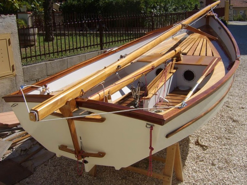 bear bay 23’ lapstrake plywood trailerable motorsailer