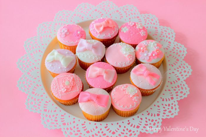 Happy Delicious Bakery 可愛いバレンタインカップケーキ