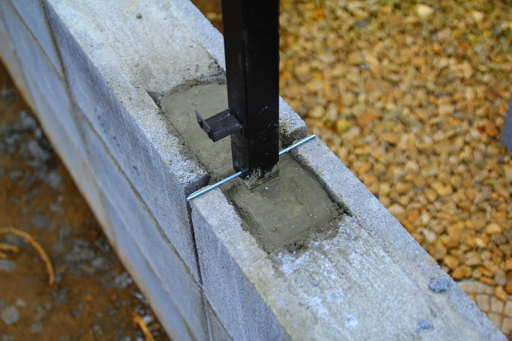 かぞーのdiy日記 アルミフェンス設置diy 柱立て