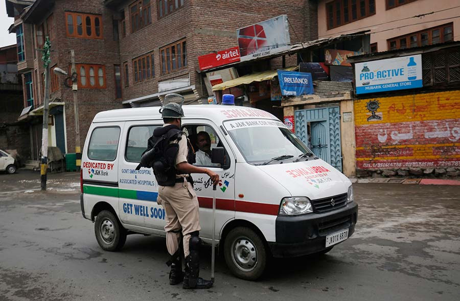 Ambulance-during-2016-curfew