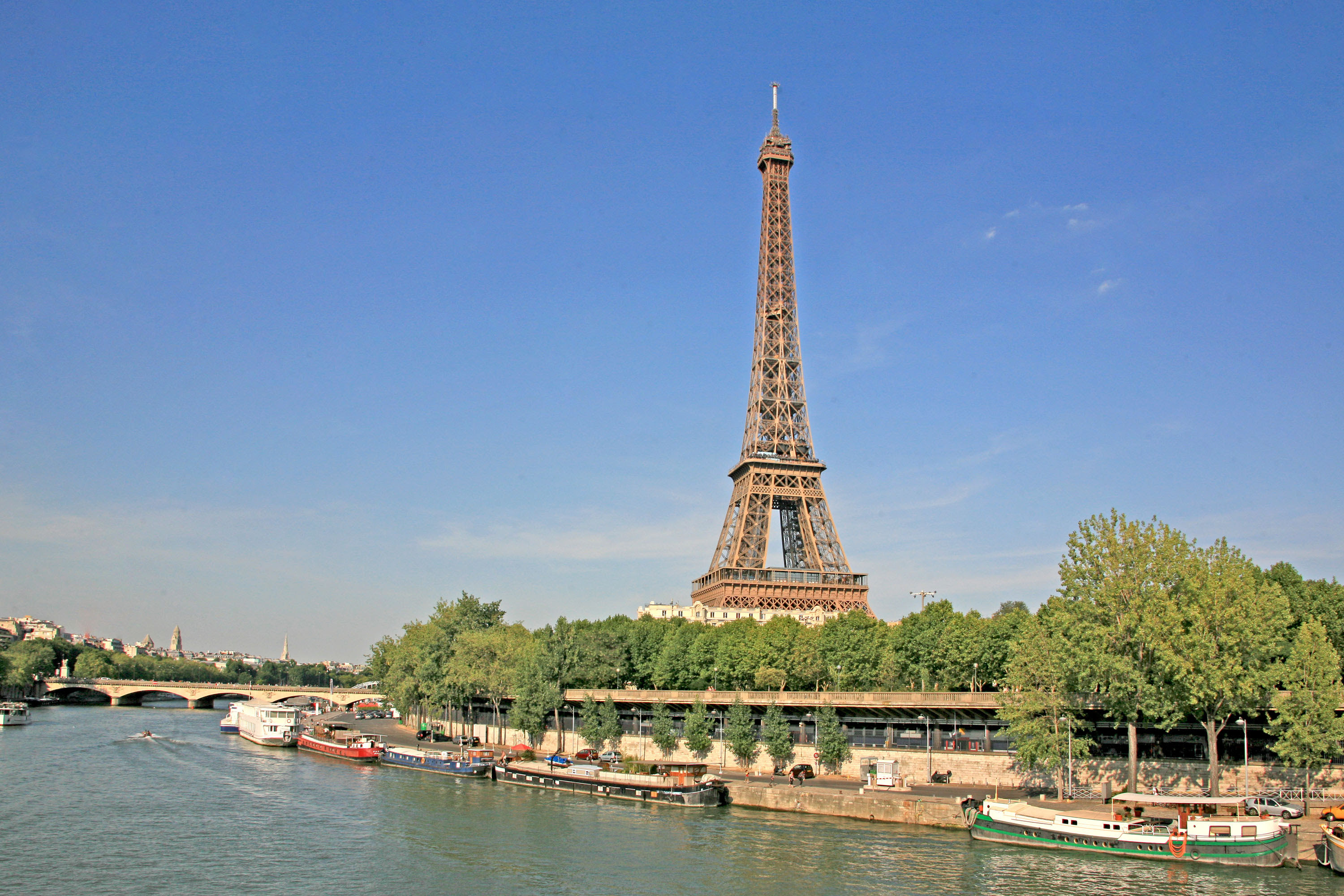 Eiffel Tower - Masterpiece Of Its Kind | TravelVivi.com