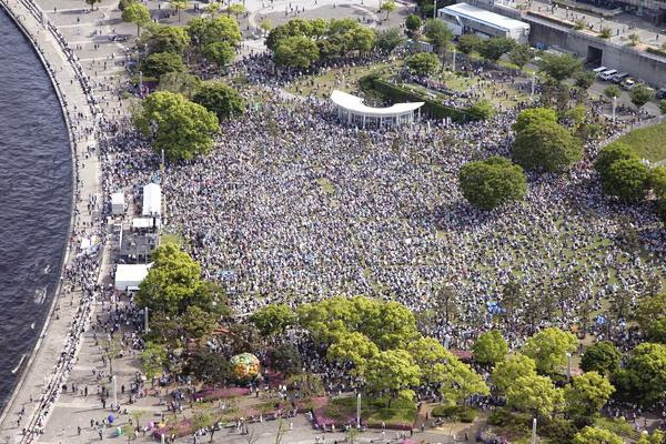 横浜 臨港パークを埋めつくした怒りの3万人 5 3憲法集会
