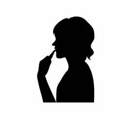 口紅を塗る女性 シルエット イラストの無料ダウンロードサイト シルエットac