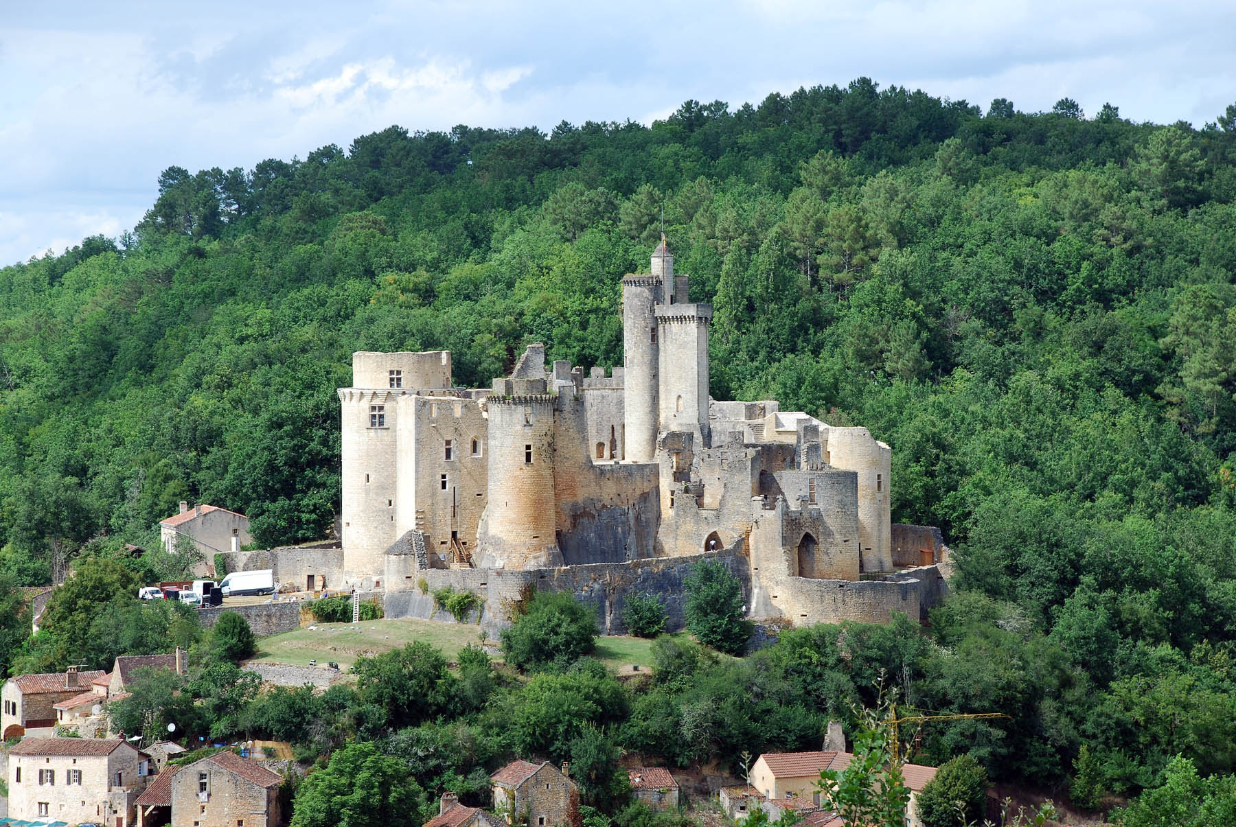 Résultat de recherche d'images pour "Le château de Bonaguil"
