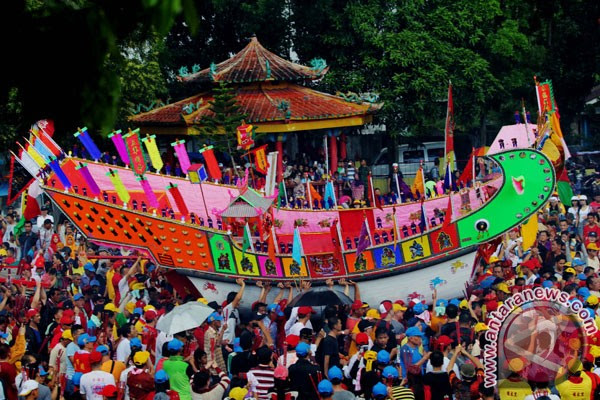 Ritual Bakar Tongkang 2106 - Foto ANTARA News