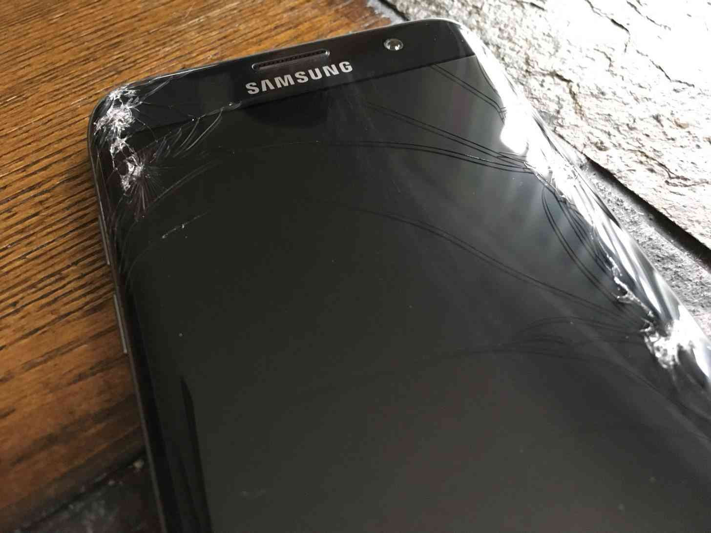 Samsung Galaxy S7 Edge broken display
